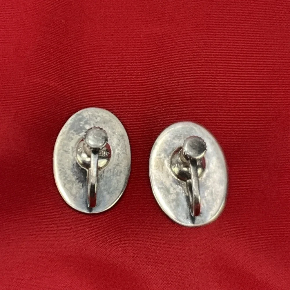 Siam Silver Vintage Niello Oval Shape Sterling Silver 925 Screw Back Earrings